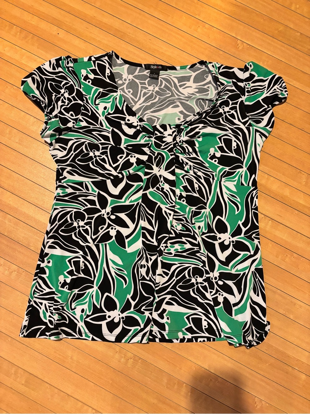 VTG Y2K Style & Co. Black White and Green Floral Blouse